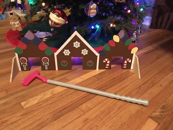 Gingerbread-House-with-Putter