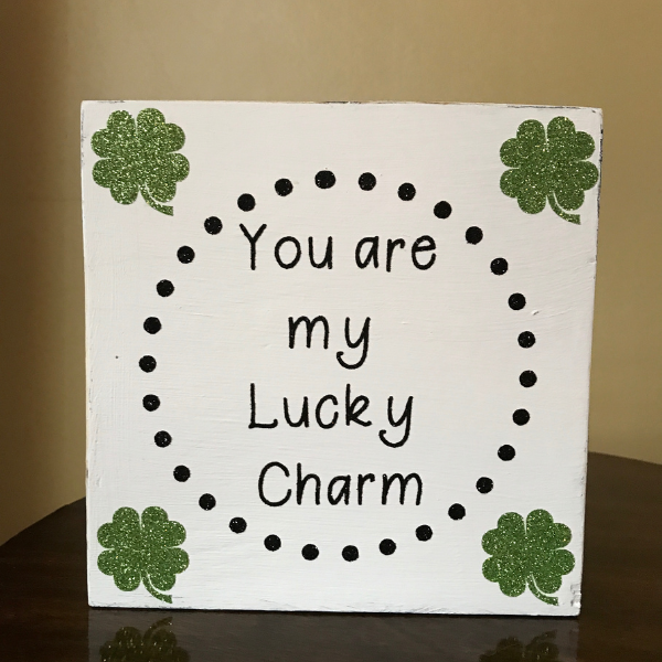Glittery Lucky Charm Sign | DIY St. Patrick’s Day Sign