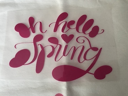 Make your table beautiful with these pretty spring placemats. Learn how to personalize them and create your own unique spring placemats using the Cricut and the Cricut Easypress