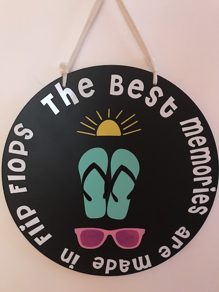 Tutorial to learn how to use the curved text feature in Cricut Design Space and create a flip flop summer sign