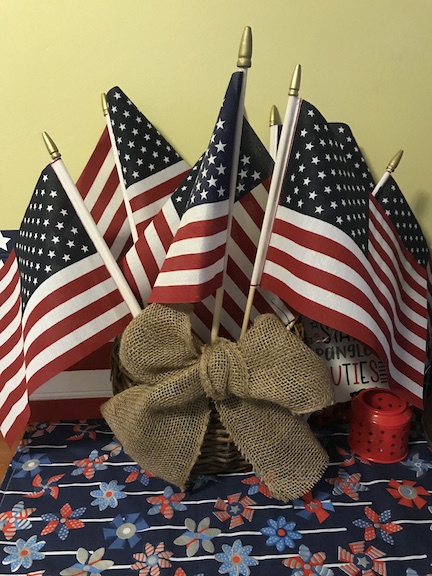 Learn how to make a Patriotic American Flag Door Decor #DIY #Patriotic #AmericanFlag #FrontDoor #FlagDay #4thofJuly