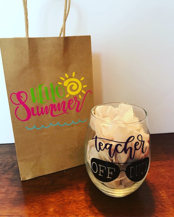 Make a personalized and unique gift bag for any occasion using the Cricut Maker. #Halloween #Cricut #DIY #BIrthday #Kids #Handmade #Simple #Cardstock #BabyShower #Christmas #Birthday #TreatBag