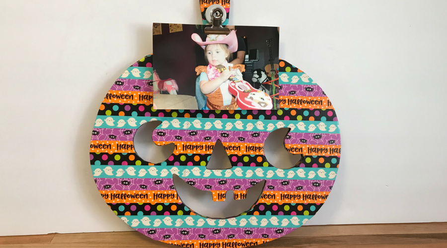 Halloween Washi tape picture frame to display your favorite halloween photo