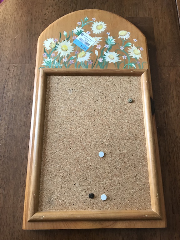 I found this old cork board at the Thrift Store and I gave it an upscale into a Farmhouse Chalkboard. #Farmhouse #ChalkBoard #DIY #ThriftStoreFind #Upcycle #RepurposeIt #FarmhouseKitchen #Makeover 