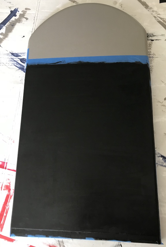 I found this old cork board at the Thrift Store and I gave it an upscale into a Farmhouse Chalkboard. #Farmhouse #Chalkboard #DIY #ThriftStoreFind #Upcycle #RepurposeIt #FarmhouseKitchen #Makeover 