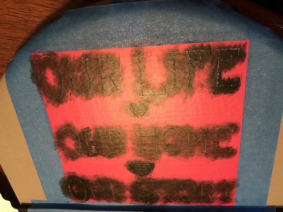 I found this old cork board at the Thrift Store and I gave it an upscale into a Farmhouse Chalkboard. #Farmhouse #Chalkboard #DIY #ThriftStoreFind #Upcycle #RepurposeIt #FarmhouseKitchen #Makeover 