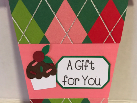 Gift cards make easy gifts, but aren't very pretty. Make your gift cards stand out in this easy to make coffee cup gift card holder for Christmas. Just find some pretty scrapbook paper and your Cricut, and get this DIY started. #DIY #Cricut #CricutMade #Coffee #GiftCardHolder #Christmas #ChristmasGift #ChristmasIdea #Xmas #scrapbook #Scrapbooking #tutorial