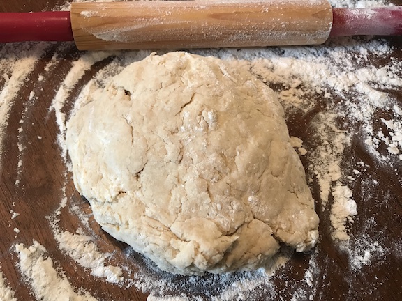 Homemade pie crust that is flaky, buttery and melt's in your mouth is amazing. Making pie crust is easy and it only has 4 ingredients. This will be the best pie recipe you ever make. #Homemade #Amazing #Flaky #PieCrust #Recipe #Thanksgiving #ThanksgivingPie 