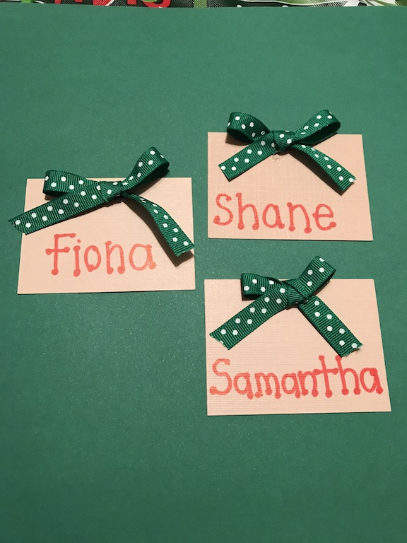  Make your Christmas extra special with these easy DIY pretty present Christmas place card holders. Use this simple idea to create homemade place card holders. Everyone will love the edible treat and it's cheap to! #Christmas #ChristmasIdeas #ChristmasTableDecor #ChristmasDecor #ChristmasPlaceCardHolder #PlaceCard #Tablescape #Kids #Xmas #Cheap #DIY #Homemade 