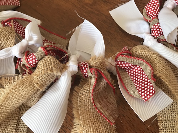 The kids will love counting down the days until Christmas with this candy cane and burlap countdown garland. The children will love eating a candy cane everyday waiting for Santa to come. Follow this easy DIY and create this fun craft. #CandyCane #Burlap #Garland #Christmas #ChristmasIdeas #ChristmasDecor #ChristmasGarland #Kids #ChristmasCountdown #Xmas