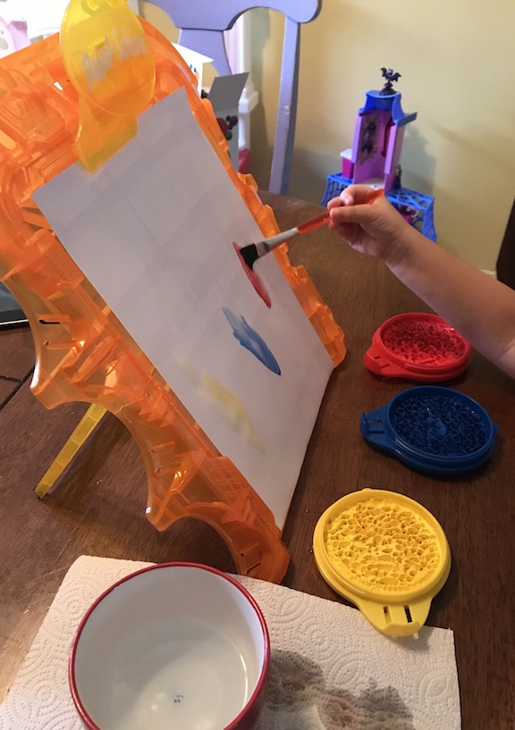 Every mom and child should have this easy no spill, mess free paint station. It's a simple way to let your child create and paint with an easy clean up. Perfect for boys and girls and all year round. #PaintforKids #Parenting #GiftGuide #Christmas #Toddler #Preschool #MessFree #PaintStation #CreativeKids #Kids 