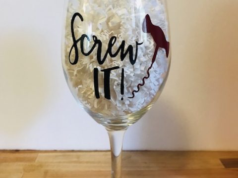 If you have a friend that loves wine & is funny, this is the perfect Christmas gift for them. Creating a DIY wine glass is easy and is perfect for friends, bridesmaids or birthdays. Just pick out your vinyl colors. #Christmas #ChristmasGifts #HolidayGifts #Xmas #Wine #DIY #Vinyl #CricutMade