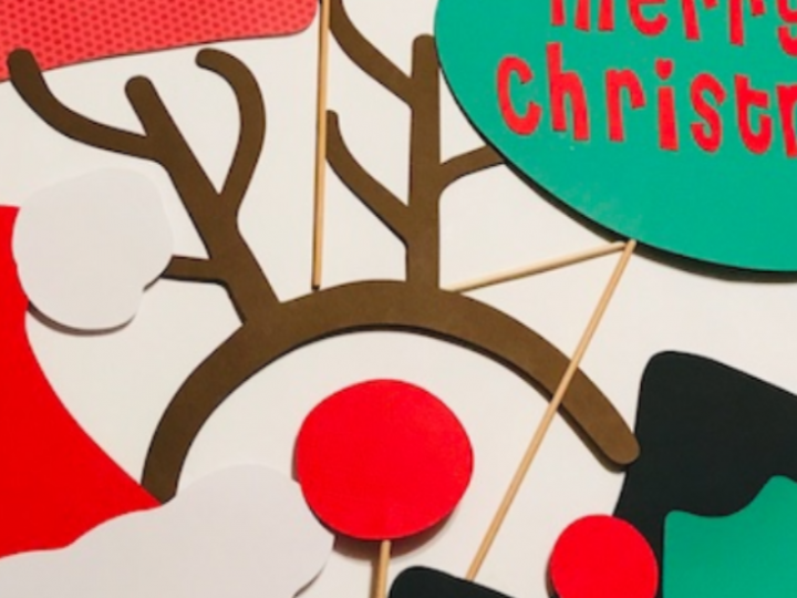 Easy Christmas Photo Props with your Cricut