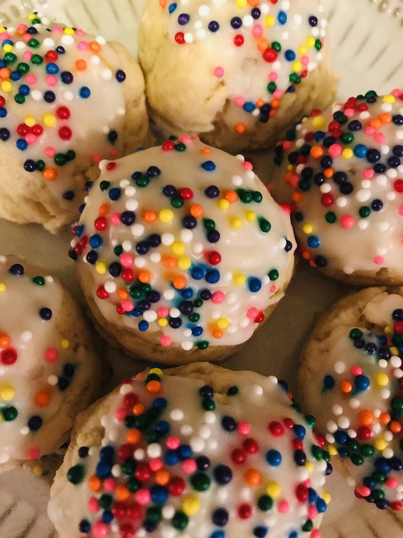 Italian Christmas Cookies are a part of my husband's Christmas traditions. I enjoy making him these easy traditional Christmas cookies every year. #Christmas #ChristmasCookies #Xmas #XmasCookies #ChristmasRecipe #ItalianCookies #Recipes