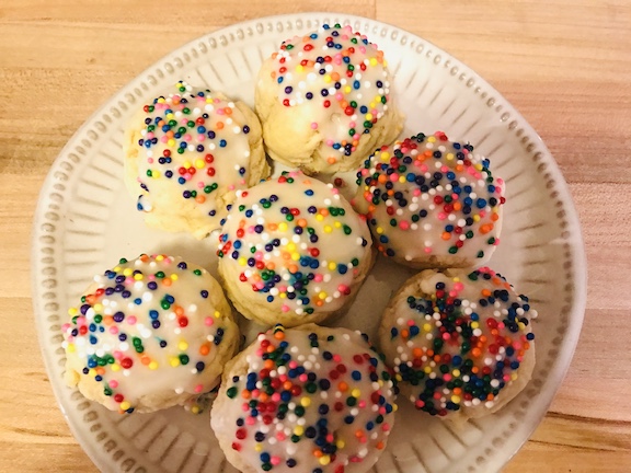 Italian Christmas Cookies are a part of my husband's Christmas traditions. I enjoy making him these easy traditional Christmas cookies every year. #Christmas #ChristmasCookies #Xmas #XmasCookies #ChristmasRecipe #ItalianCookies #Recipes