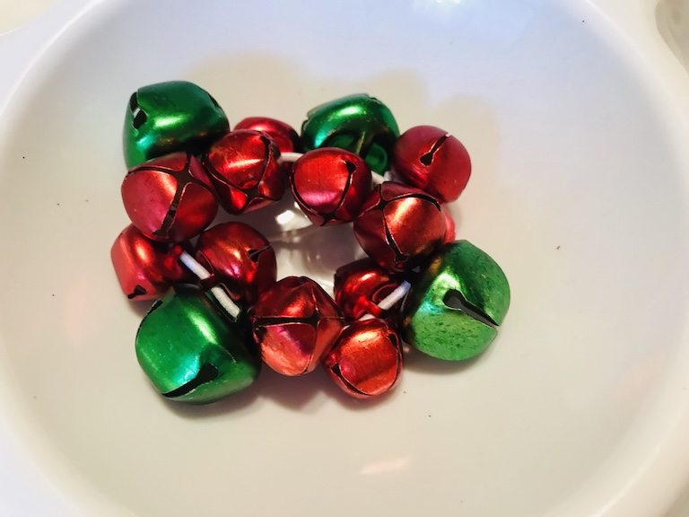  Have fun this Christmas with an easy DIY for kids. Making a jingle bell bracelet is perfect for a snowy day or a school party. #Christmas #SchoolParty #KidsCraft #JingleBells #DIY