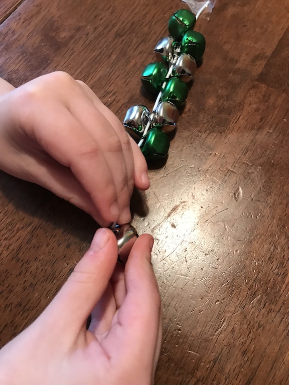  Have fun this Christmas with an easy DIY for kids. Making a jingle bell bracelet is perfect for a snowy day or a school party. #Christmas #SchoolParty #KidsCraft #JingleBells #DIY