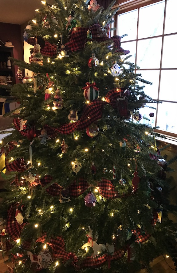 Our beautiful Buffalo Check Chrismtas Tree is filled with memories. Create this special Christmas tree for your family. #BuffaloCheck #ChristmasTree #Christmas #MerryChrismtas #ChristmasDecor