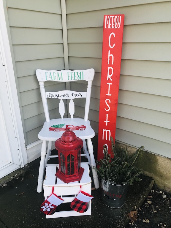 It's beginning to look a lot like Christmas with my farmhouse front entrance/porch decor/entryway decor. These simple outdoor DIY farmhouse ideas are rustic and charming with touches of buffalo check. #Christmas #Christmasdecor #ChristmasPorch #BuffaloCheck #FarmhouseChristmas