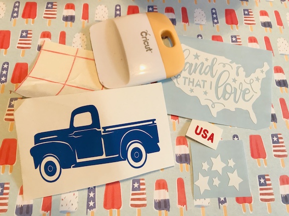 Celebrate the 4th of July with these fun 4th of July Party decorations. These buckets are perfect for a party, the table, house, or as cheap centerpieces. Decorate them with your Cricut and celebrate America with red, white, and blue. Great for any patriotic holiday. #CricutMade #4thofJuly ##4thofJulydecoration #Party #Centerpieces #DIY 