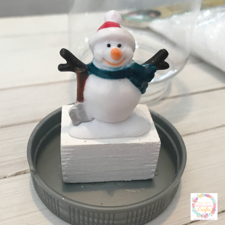 Snowman on block to make snow globe mason jar ornament