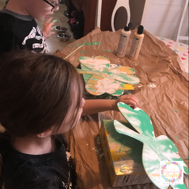 Easy Kids Paint Pouring