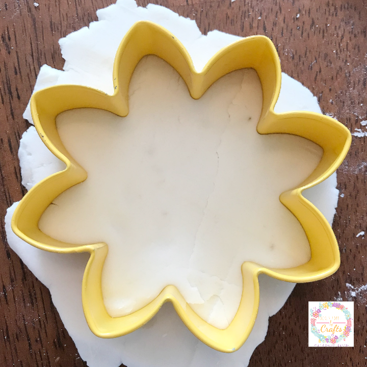 Making flower magnets with air dry clay for Mothers Day Gift Idea 