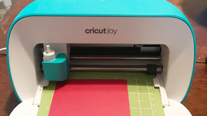 Cricut Joy making arrows for the scrapbook layouts