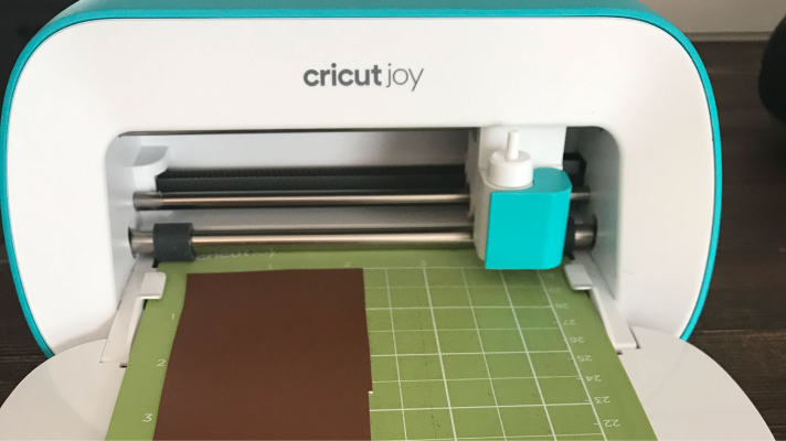 Cutting the vinyl with my Cricut Joy