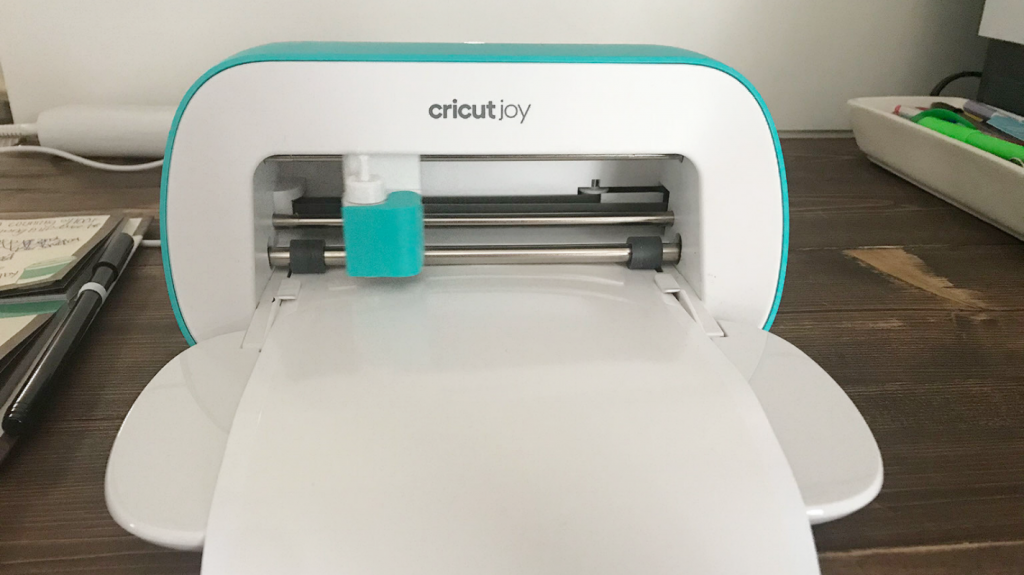 Cricut Joy cutting the smart vinyl for a sign