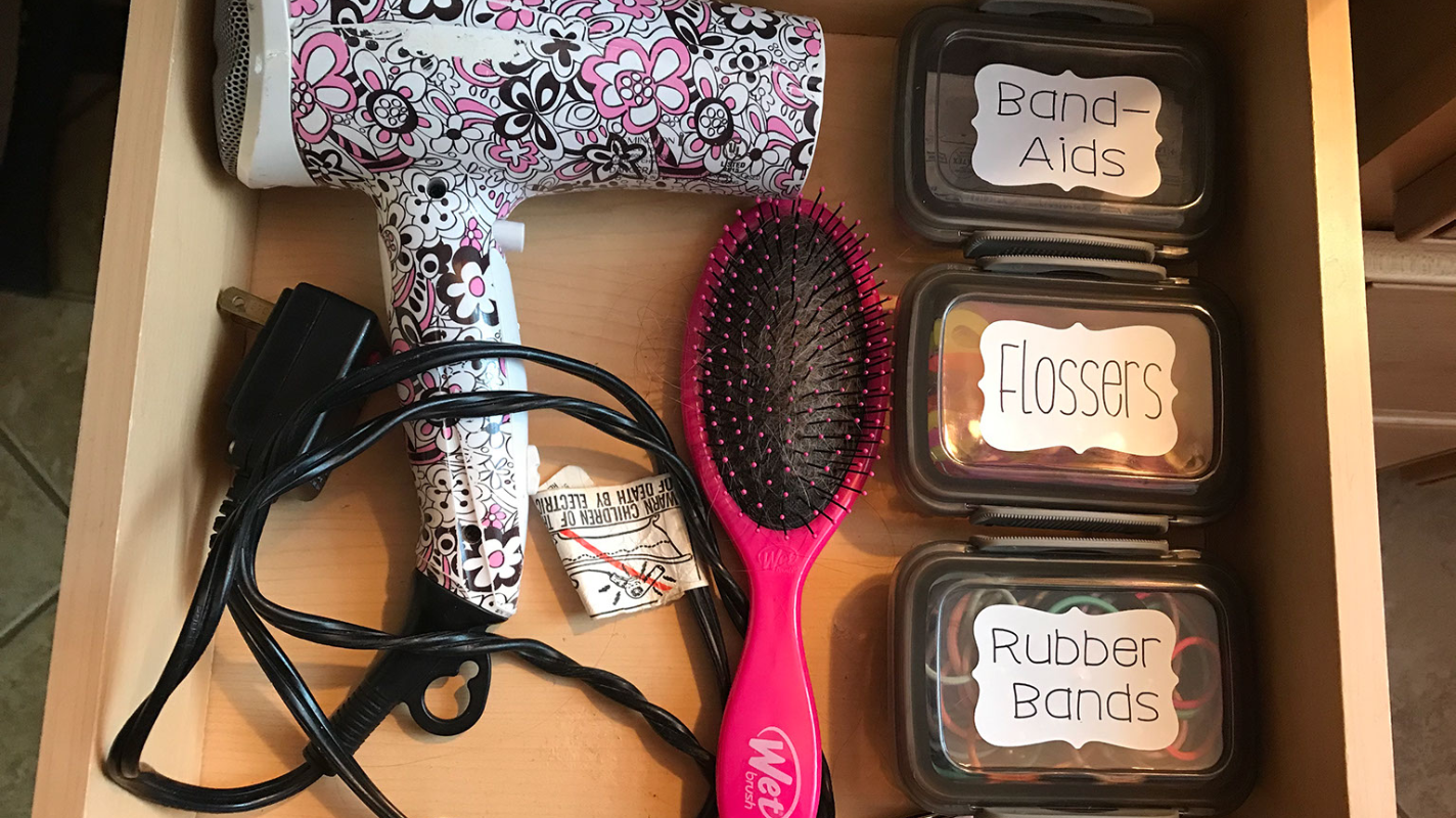 Organized Bathroom Drawer in 10 Minutes for $1