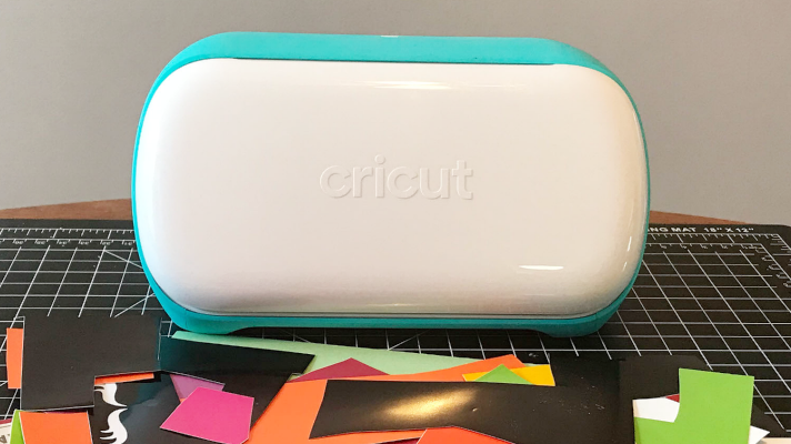 Cricut Joy and vinyl scraps to make easy Cricut Joy stickers