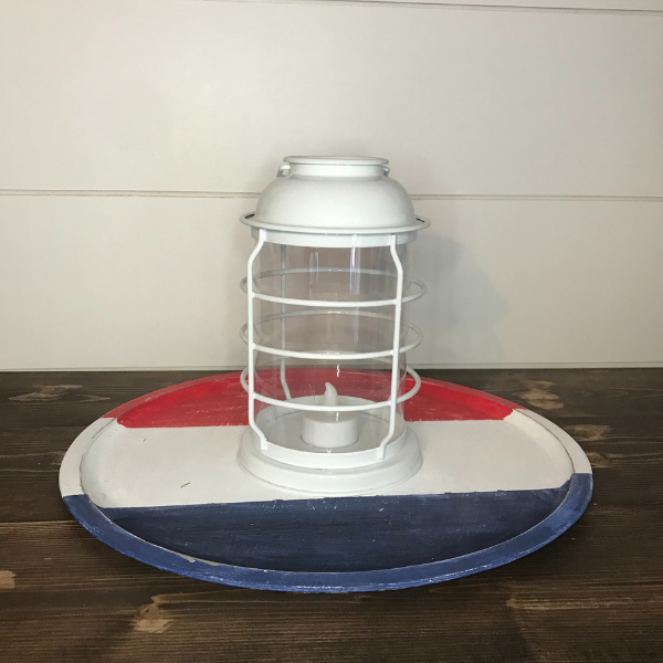Lantern on the patriotic pizza pan tray