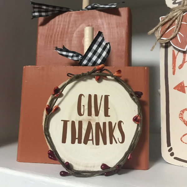 Thanksgiving wood slice craft decoration