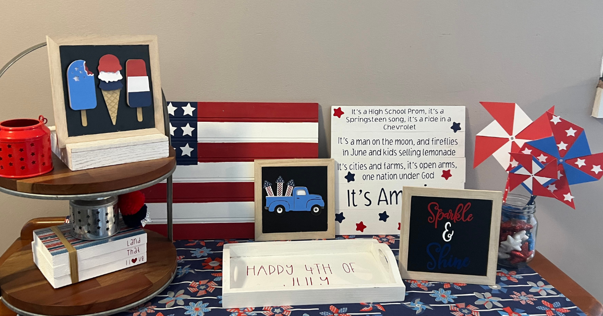 Cricut 4th of July signs with vinyl, paper, wood