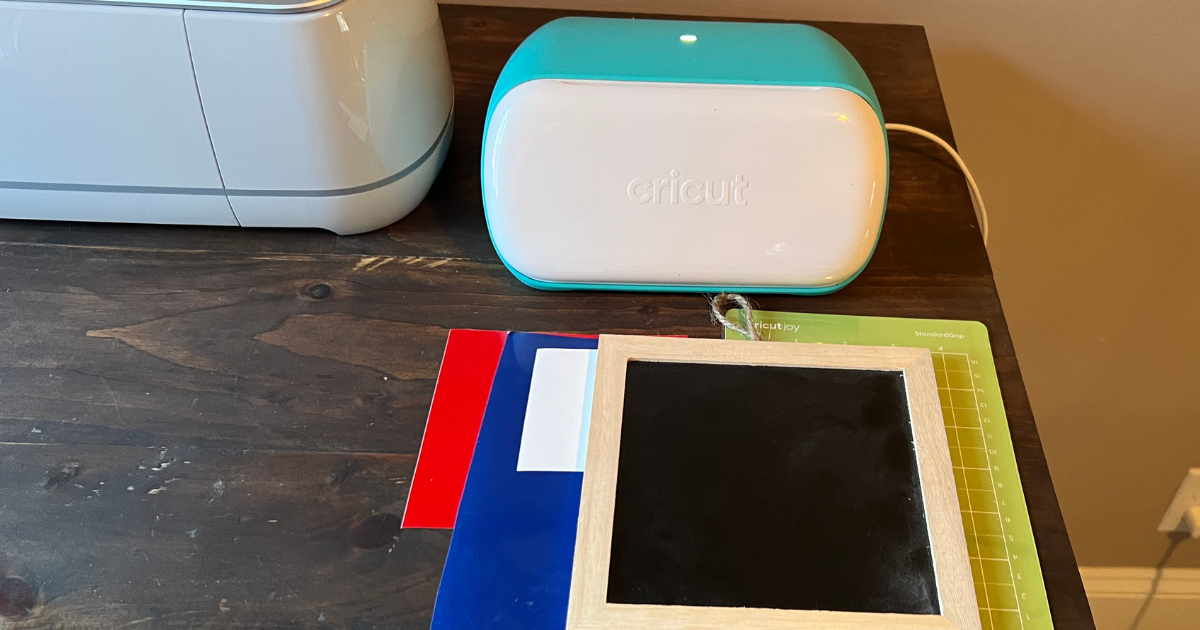 Cricut Joy and supplies to make 4th of July signs