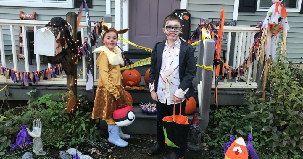 Easy Zombie Costume
 DIY a Homemade Easy Kids Zombie Costume for Halloween in 2 steps